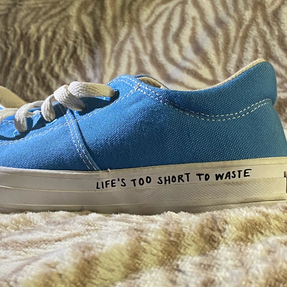 Converse - Picture 3 of 5
